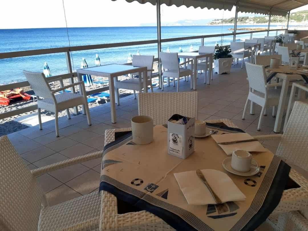 Hotel Savoy فاراتسي المظهر الخارجي الصورة